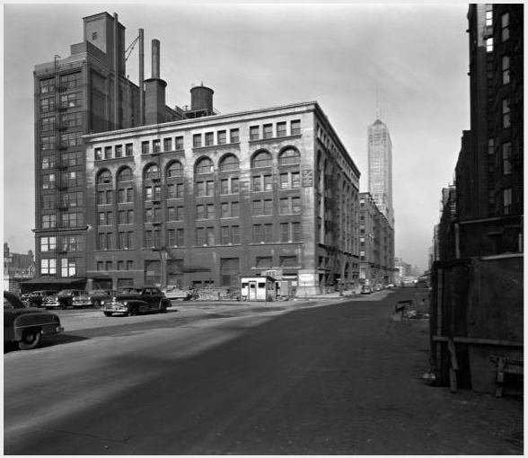 Adler & Sullivan’s Walker Warehouse (1888) not long before its demolition in 1953. [Richard Nickel Archive]